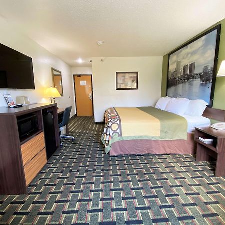 Super 8 By Wyndham Newport News/Jefferson Ave. Hotel Eksteriør billede