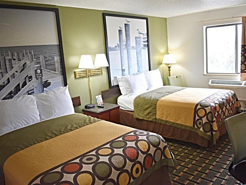 Super 8 By Wyndham Newport News/Jefferson Ave. Hotel Eksteriør billede