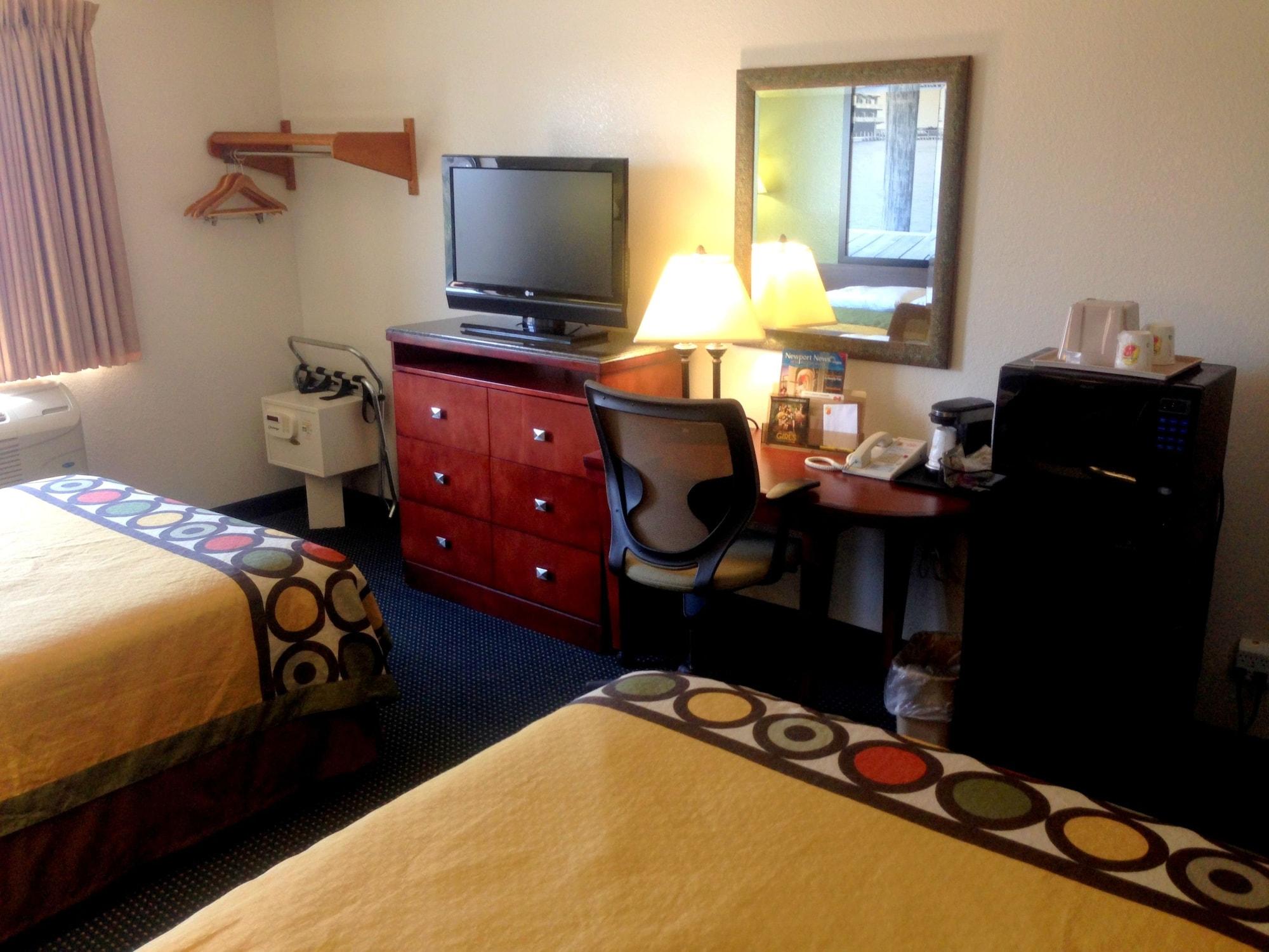 Super 8 By Wyndham Newport News/Jefferson Ave. Hotel Eksteriør billede