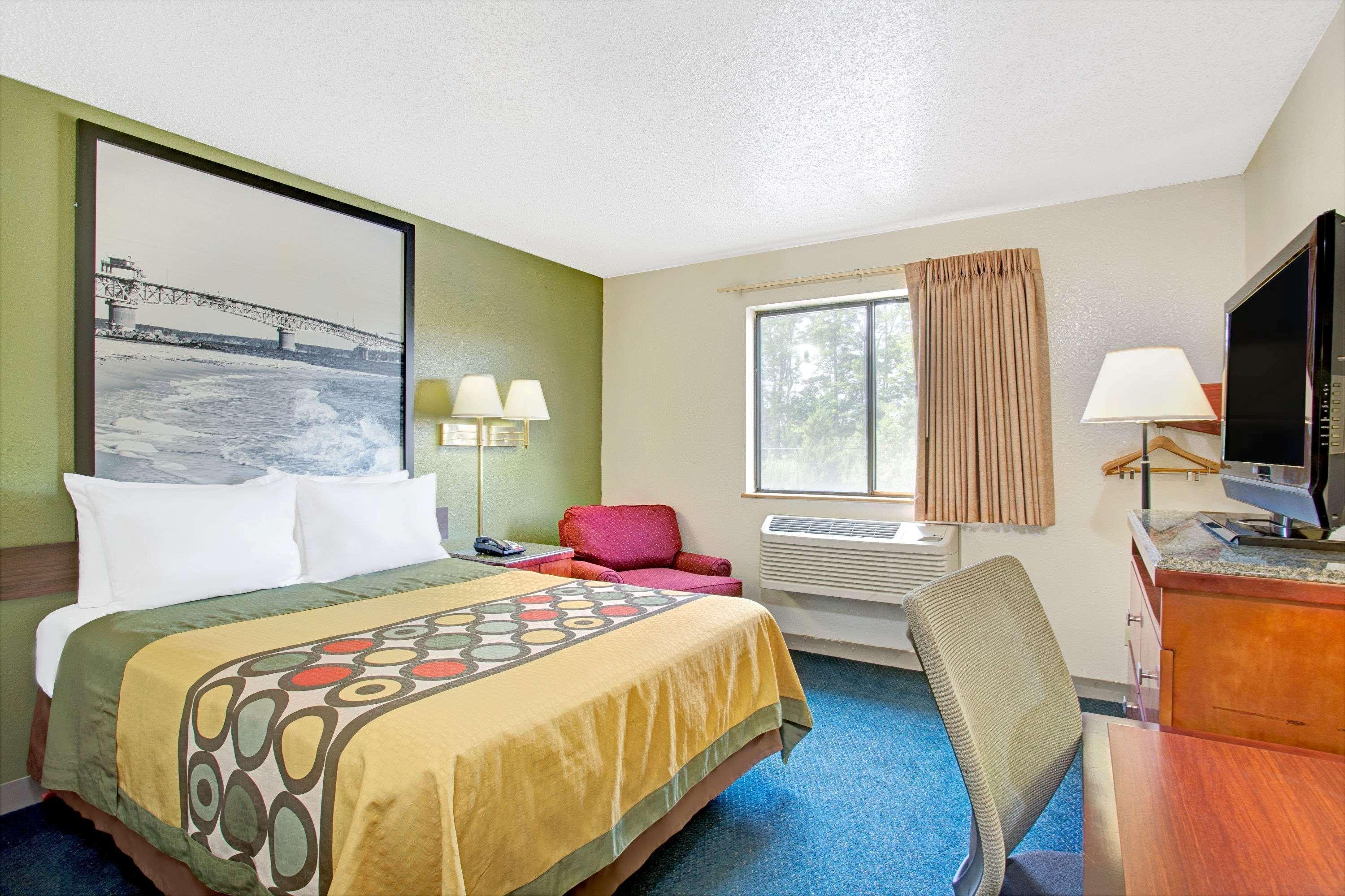 Super 8 By Wyndham Newport News/Jefferson Ave. Hotel Eksteriør billede