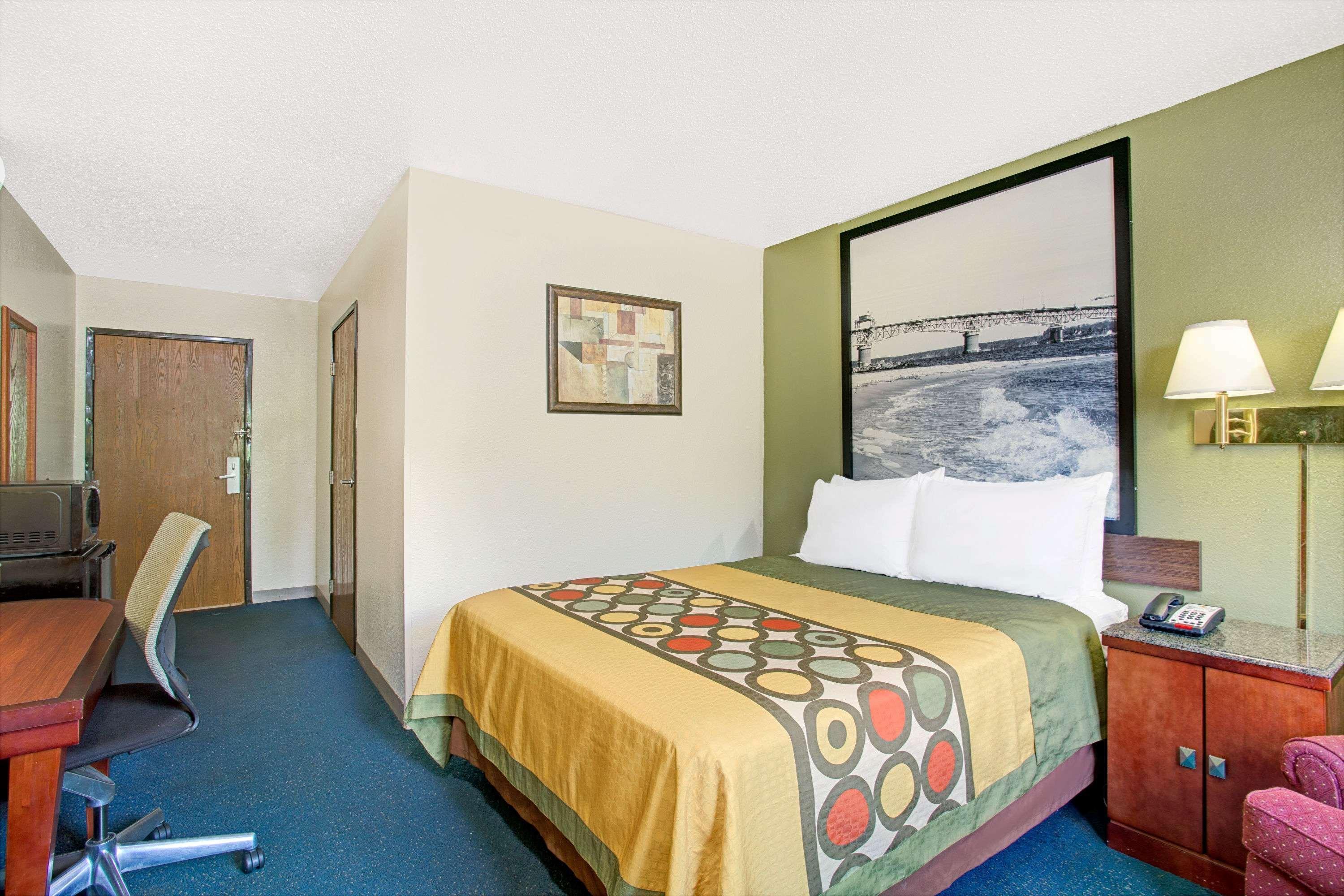 Super 8 By Wyndham Newport News/Jefferson Ave. Hotel Eksteriør billede