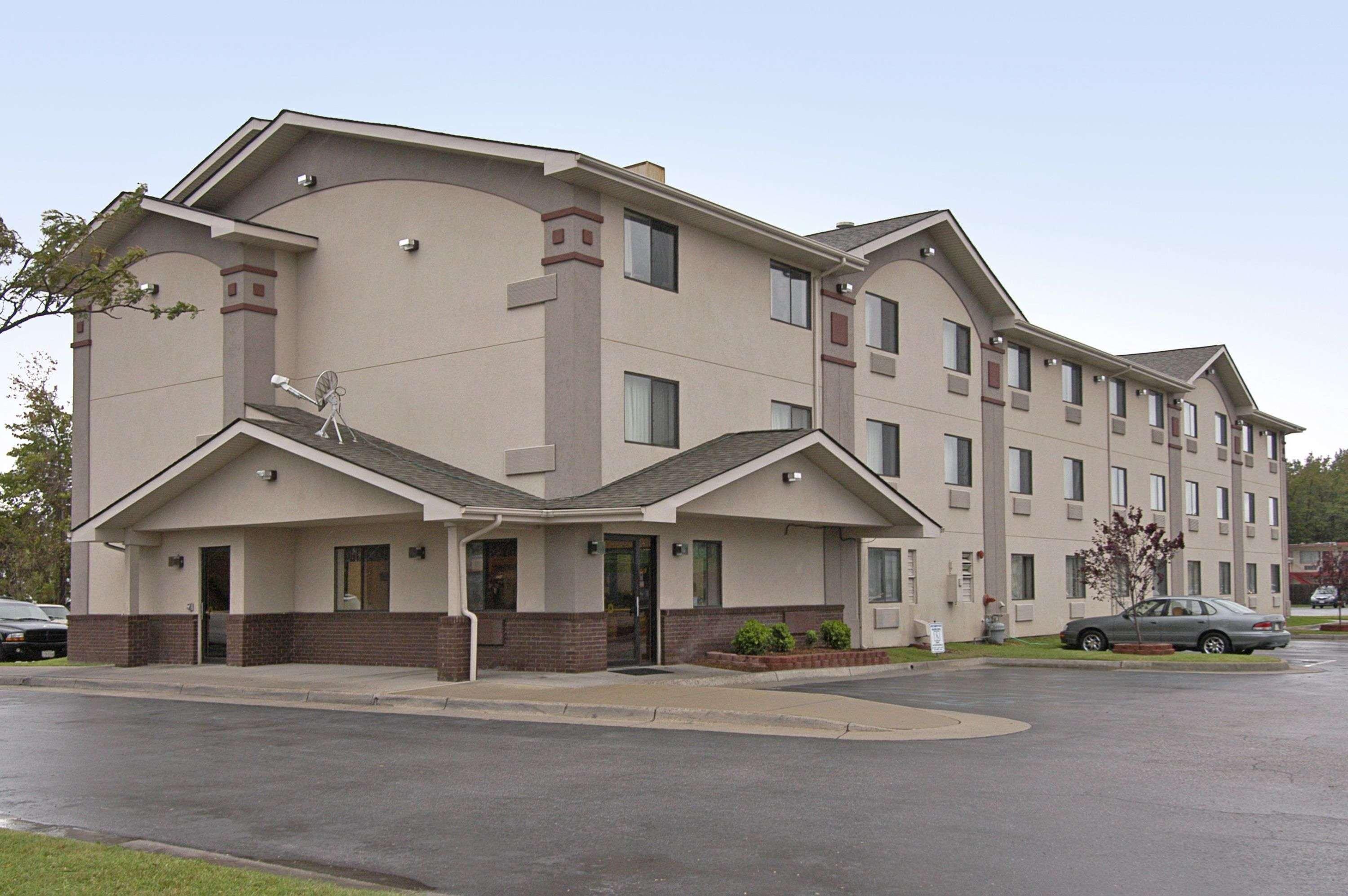 Super 8 By Wyndham Newport News/Jefferson Ave. Hotel Eksteriør billede